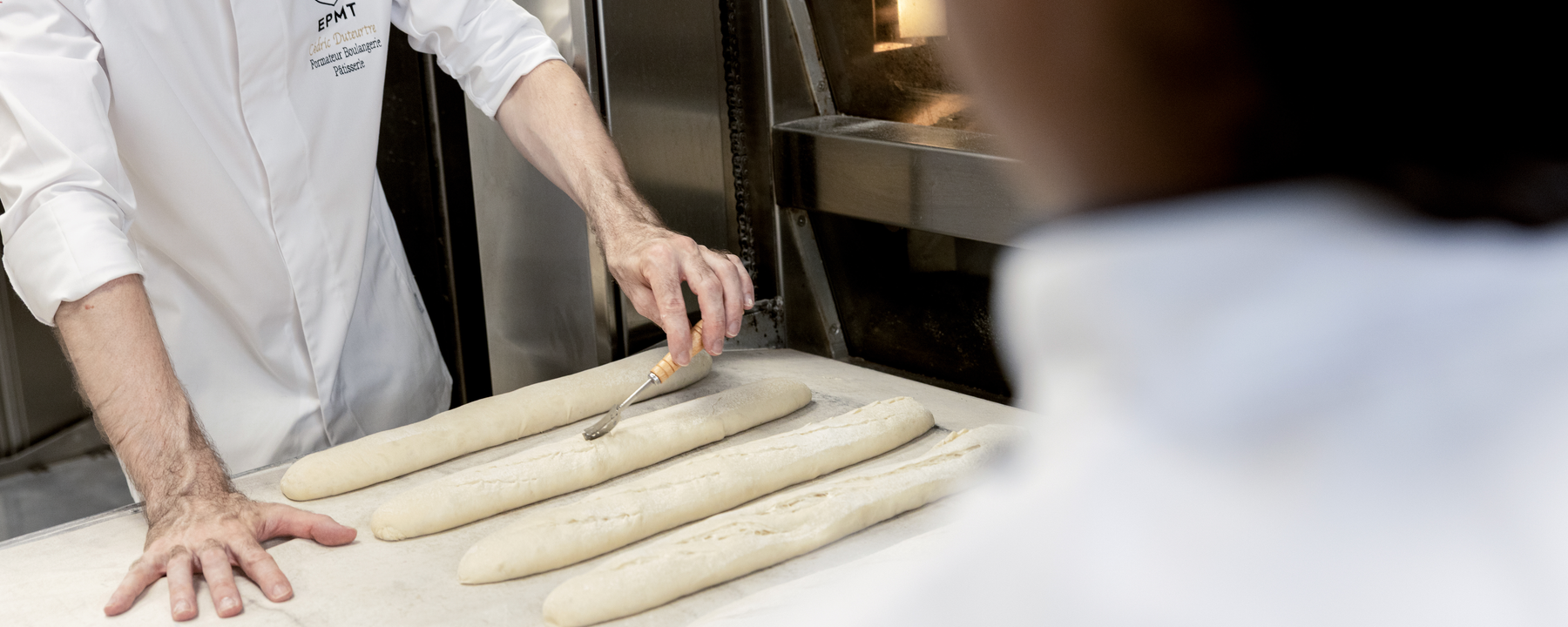 FABRIQUER ET PRÉSENTER DES PAINS ET DES VIENNOISERIES