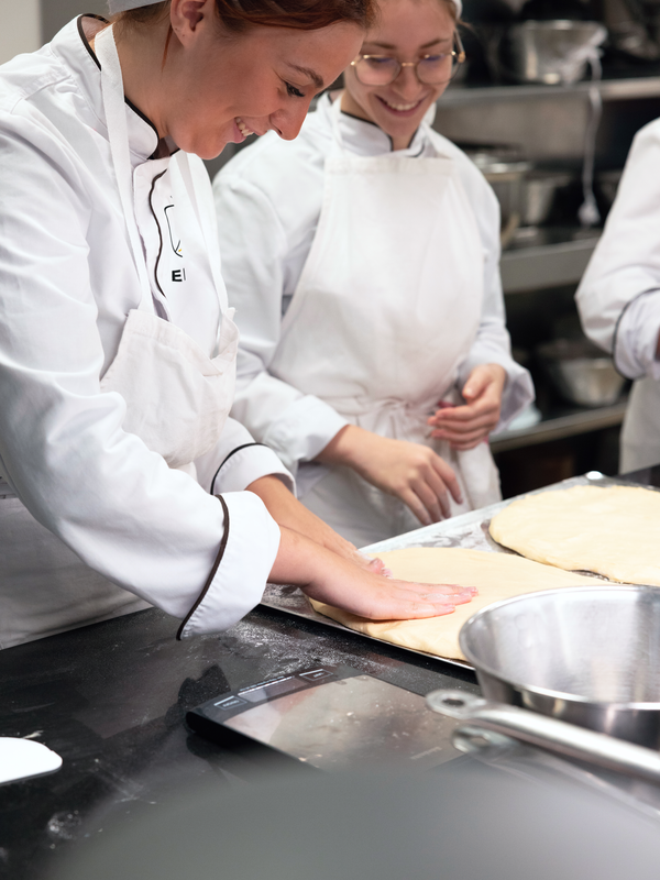 Préparer les pâtisseries et organiser leur fabrication